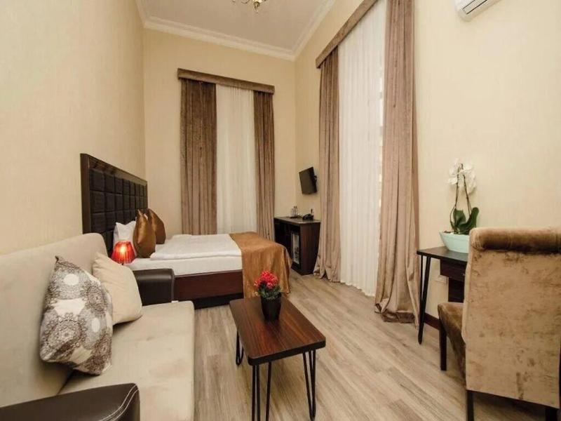 Passage Luxury Hotel Baku image