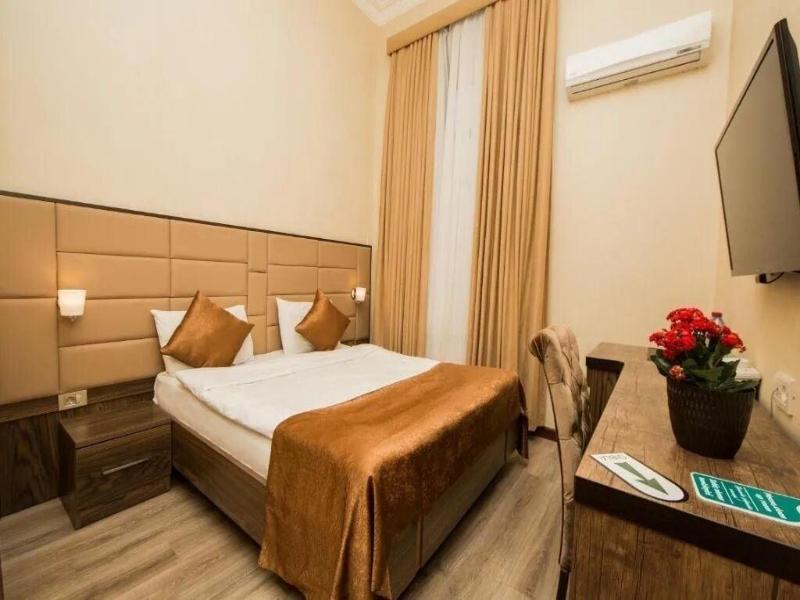 Passage Luxury Hotel Baku image