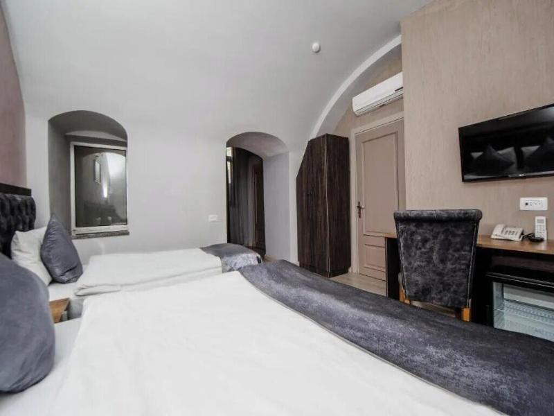 Passage Luxury Hotel Baku image