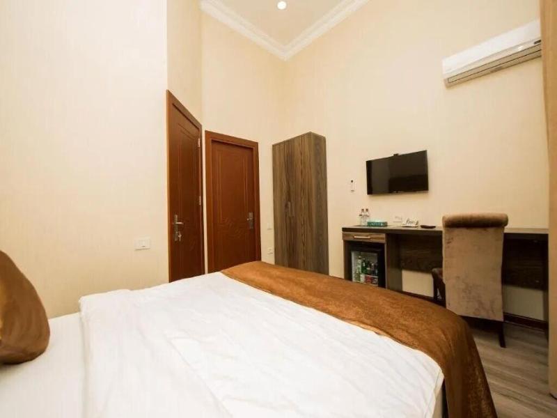 Passage Luxury Hotel Baku image