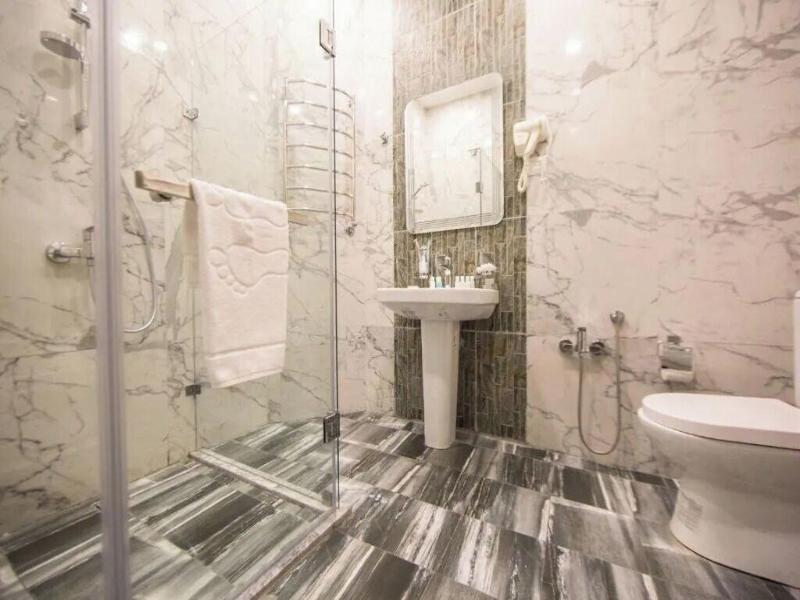 Passage Luxury Hotel Baku image