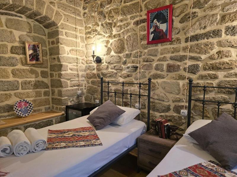 Old Rooms Hotel image