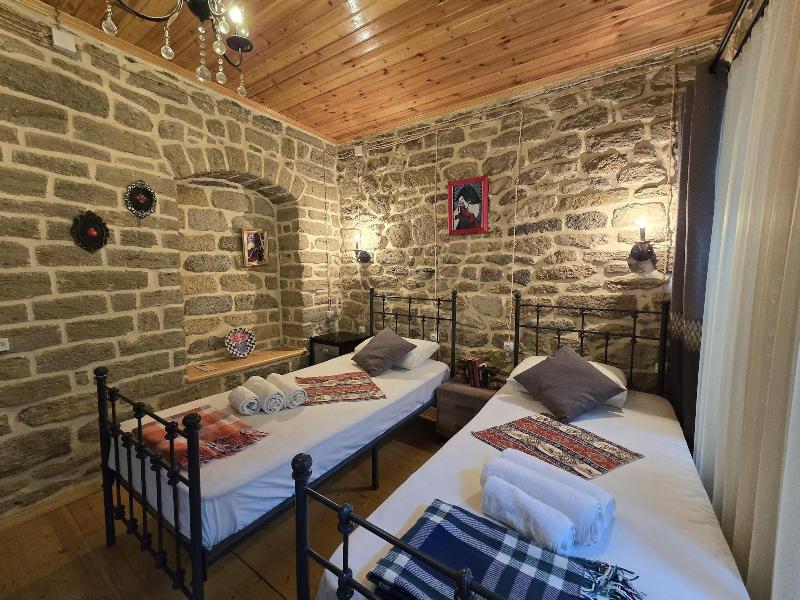 Old Rooms Hotel image