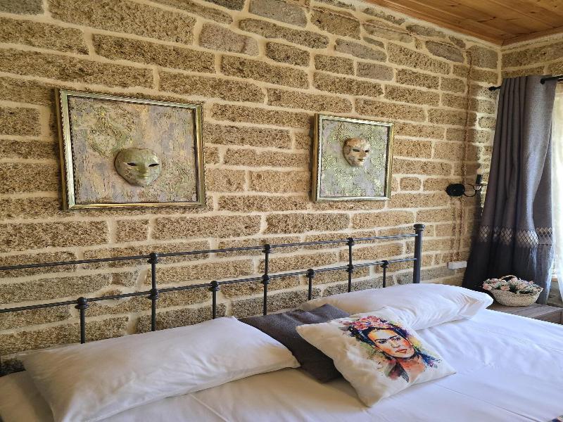 Old Rooms Hotel image