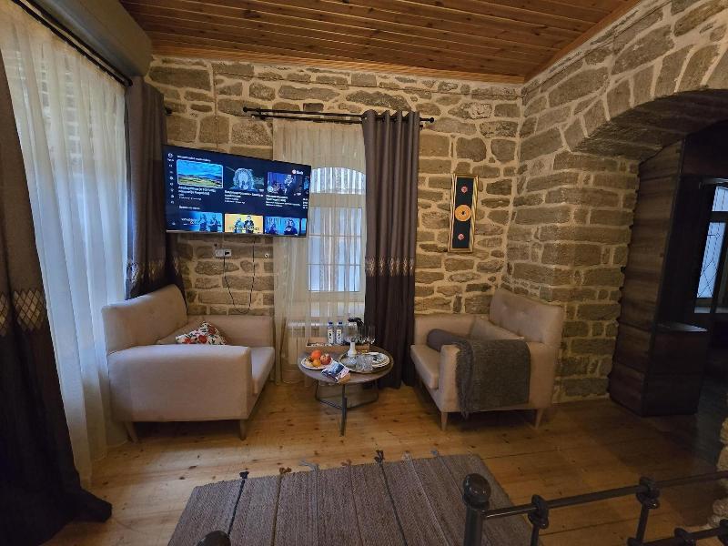 Old Rooms Hotel image