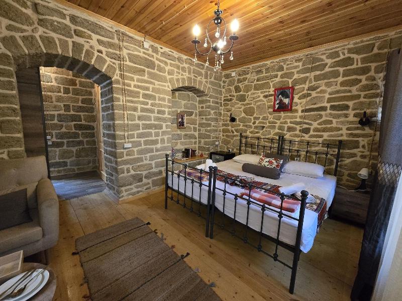 Old Rooms Hotel image