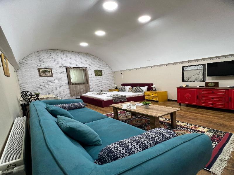 Old Rooms Hotel image