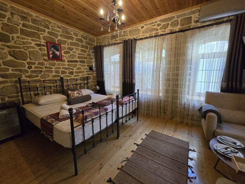Old Rooms Hotel image