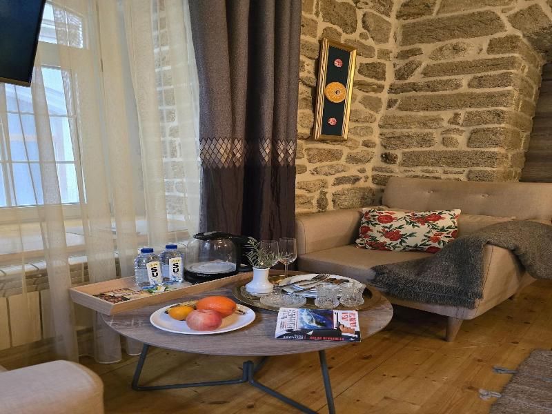 Old Rooms Hotel image