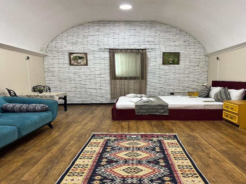 Old Rooms Hotel image