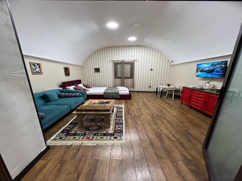Old Rooms Hotel image