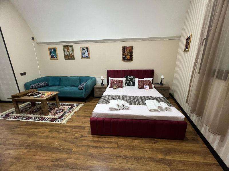 Old Rooms Hotel image