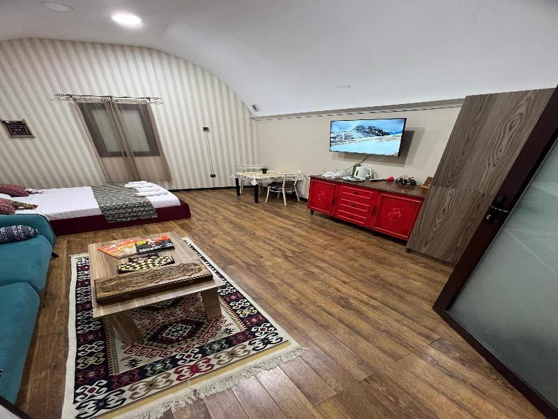 Old Rooms Hotel image