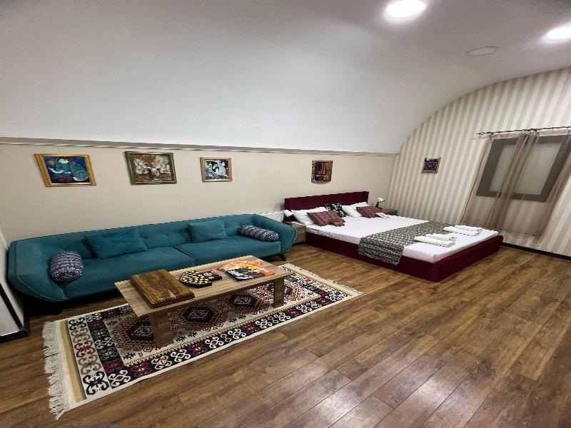 Old Rooms Hotel image