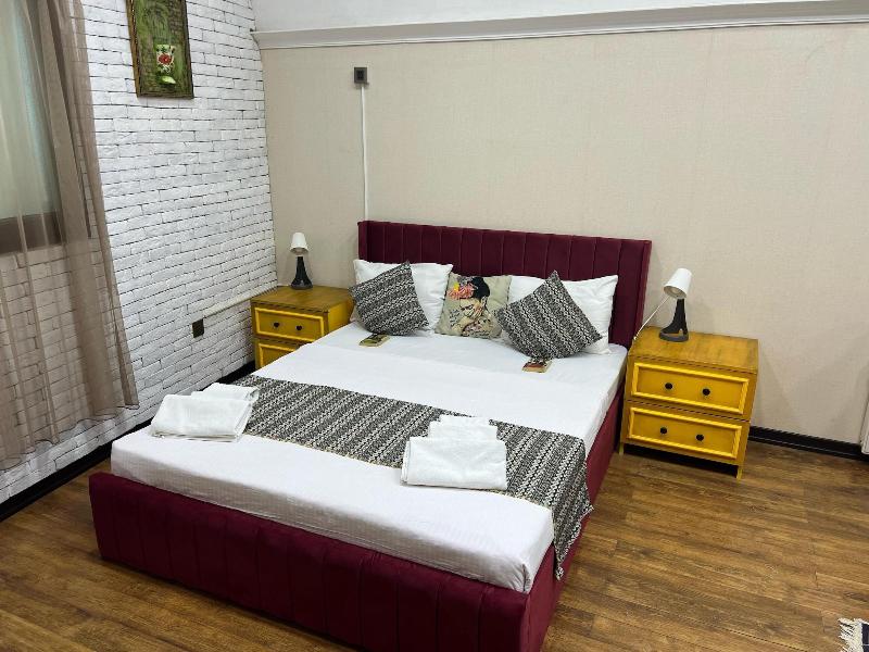 Old Rooms Hotel image