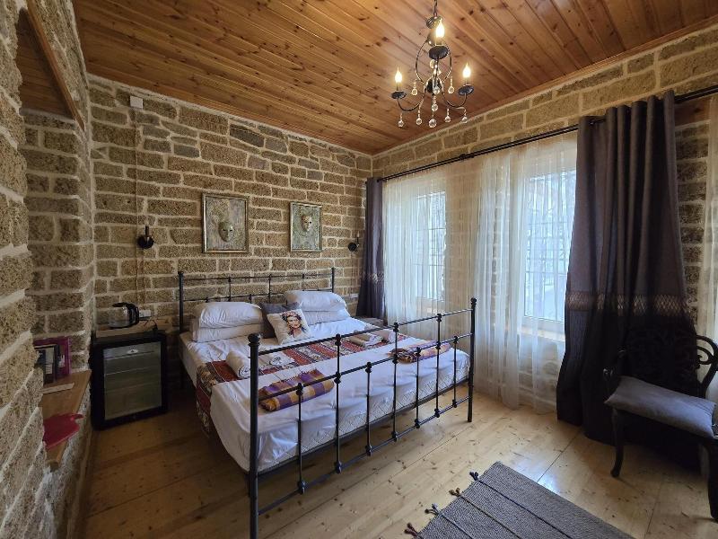 Old Rooms Hotel image