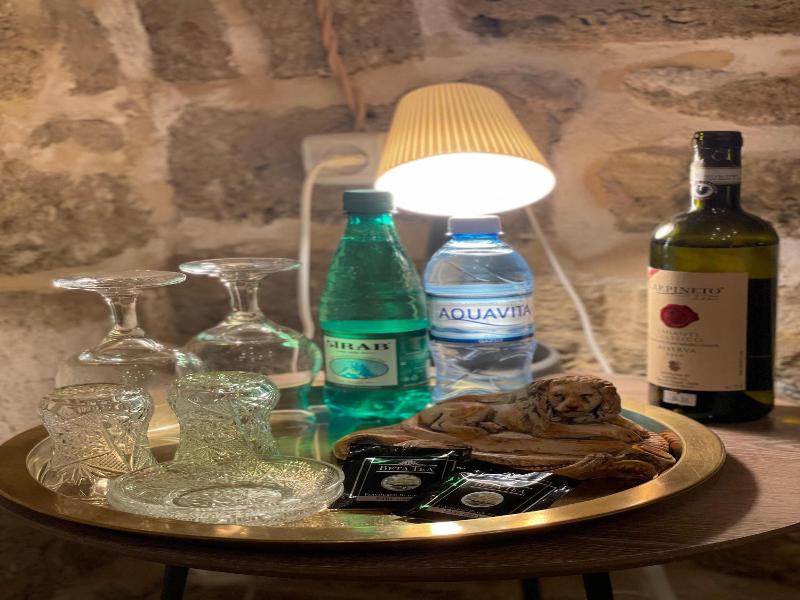 Old Rooms Hotel image