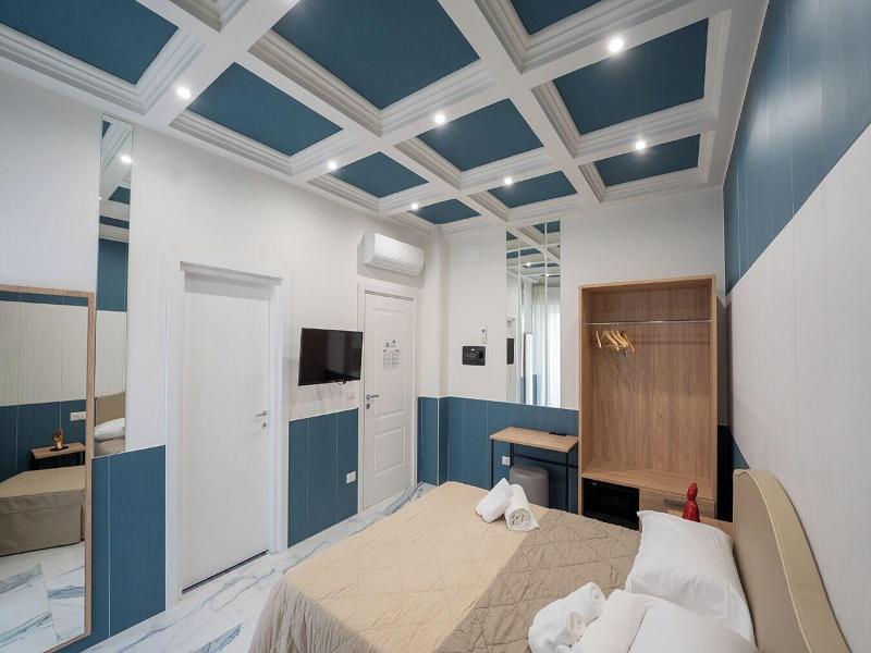 P.c. Boutique De Gasperi By Clapa Group Dislocat image
