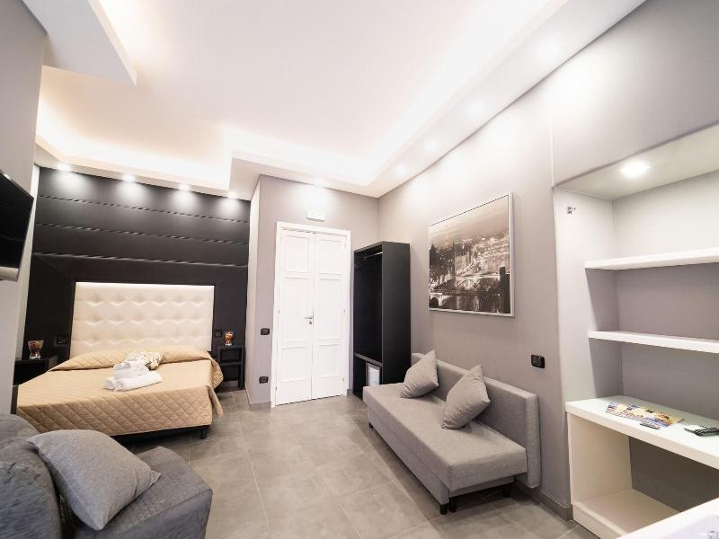 P.c. Boutique De Gasperi By Clapa Group Dislocat image