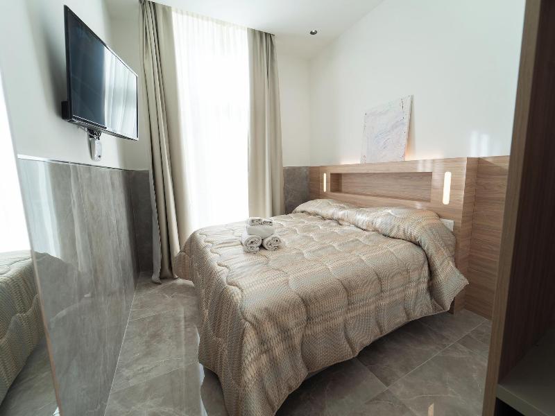 P.c. Boutique De Gasperi By Clapa Group Dislocat image