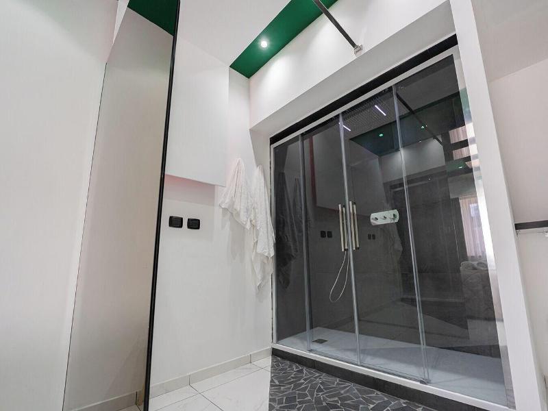P.c. Boutique De Gasperi By Clapa Group Dislocat image