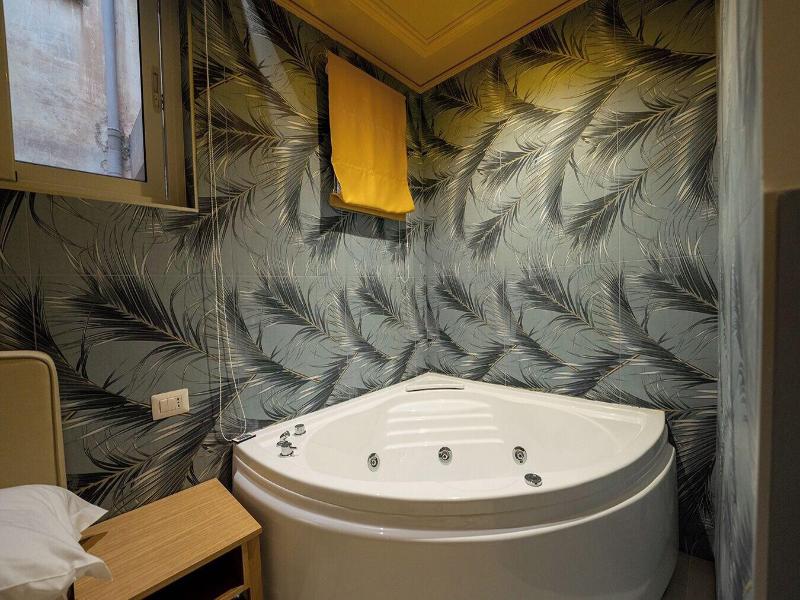 P.c. Boutique De Gasperi By Clapa Group Dislocat image