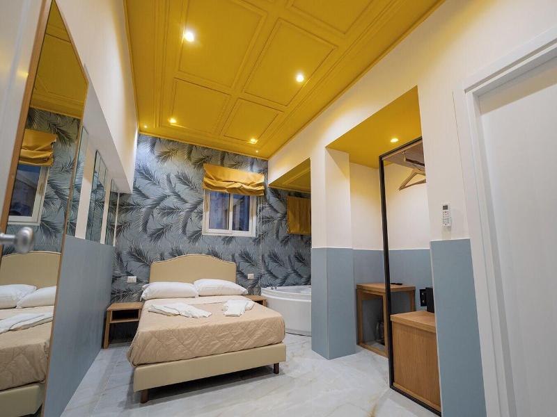 P.c. Boutique De Gasperi By Clapa Group Dislocat image