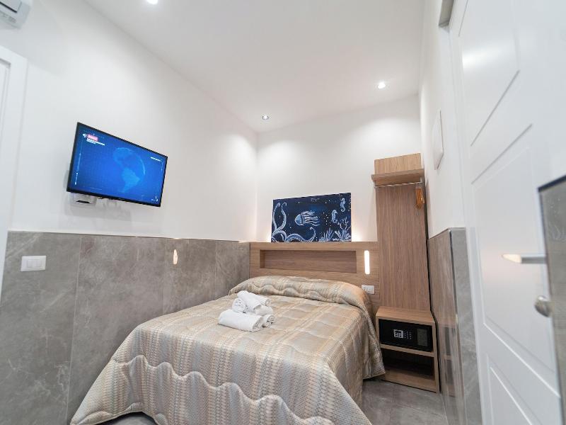 P.c. Boutique De Gasperi By Clapa Group Dislocat image