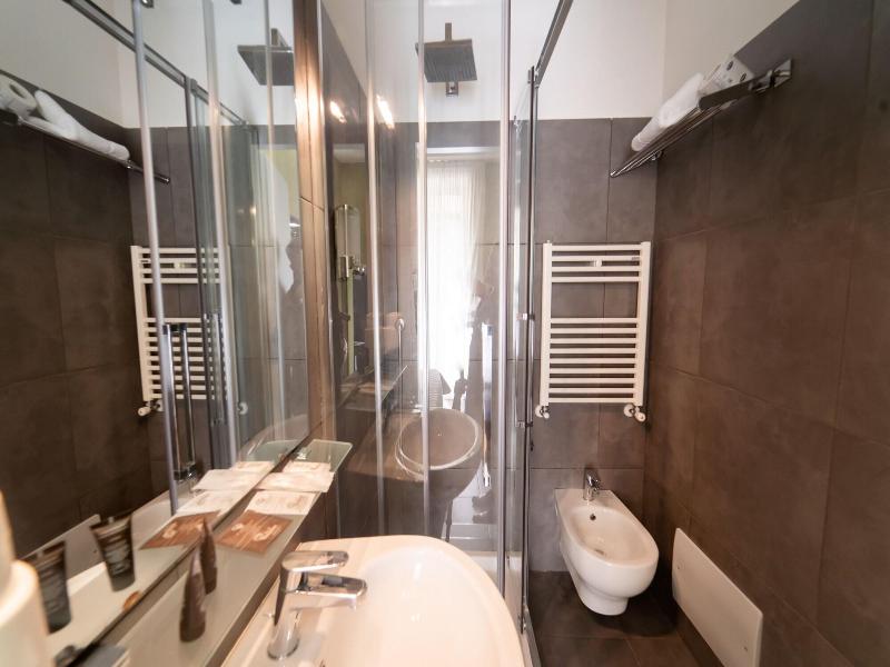 P.c. Boutique De Gasperi By Clapa Group Dislocat image