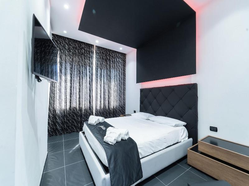 P.c. Boutique De Gasperi By Clapa Group Dislocat image