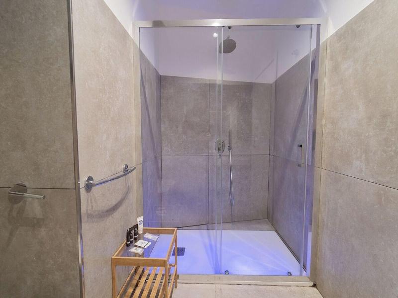 P.c. Boutique De Gasperi By Clapa Group Dislocat image