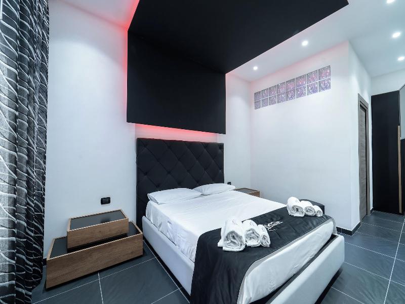 P.c. Boutique De Gasperi By Clapa Group Dislocat image