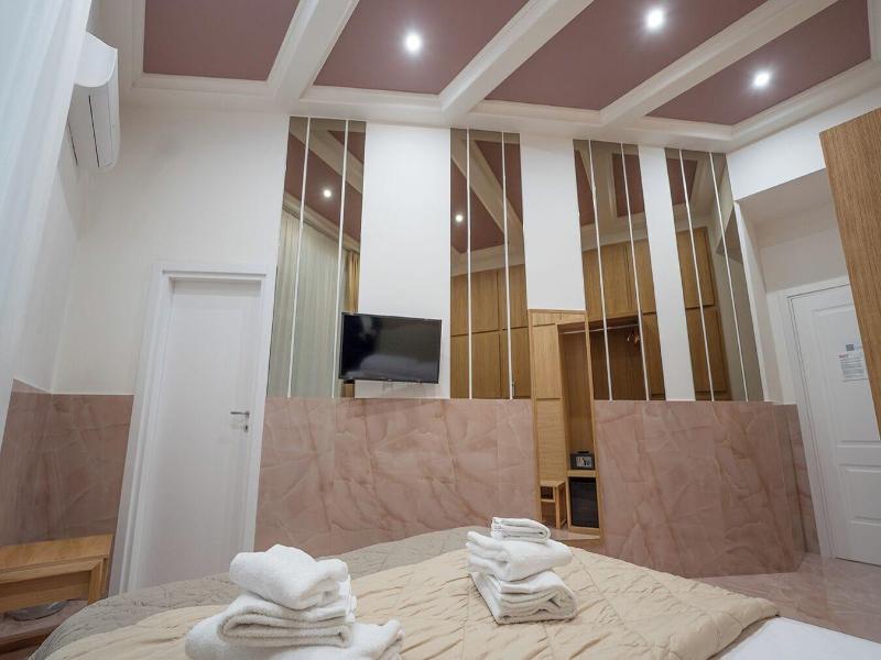 P.c. Boutique De Gasperi By Clapa Group Dislocat image