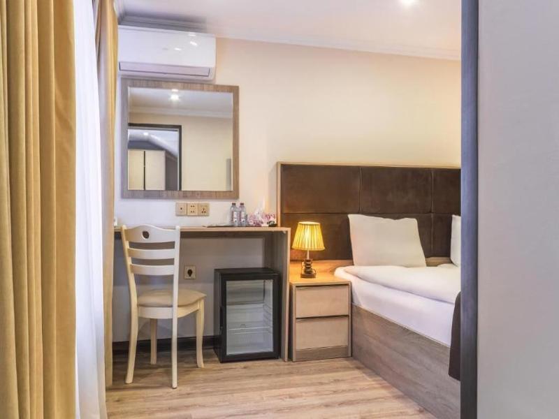 Deluxe Ä°nn Hotel Baku image