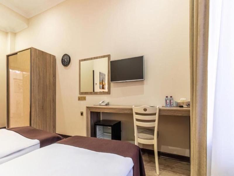 Deluxe Ä°nn Hotel Baku image