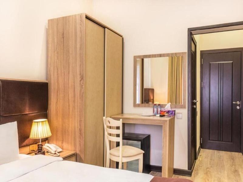 Deluxe Ä°nn Hotel Baku image