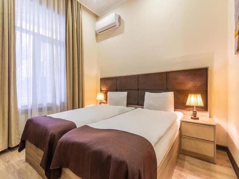 Deluxe Ä°nn Hotel Baku image
