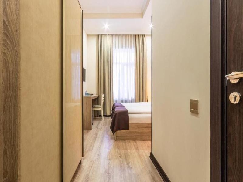 Deluxe Ä°nn Hotel Baku image