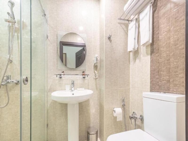 Deluxe Ä°nn Hotel Baku image