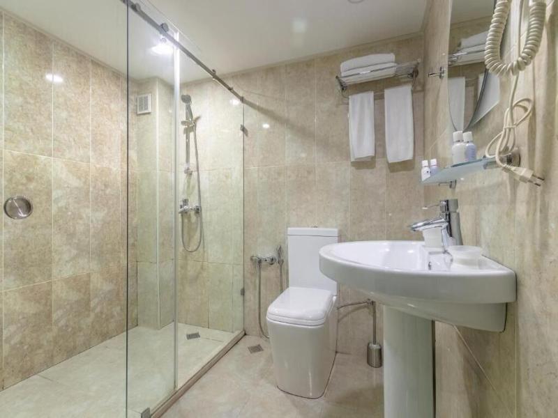 Deluxe Ä°nn Hotel Baku image