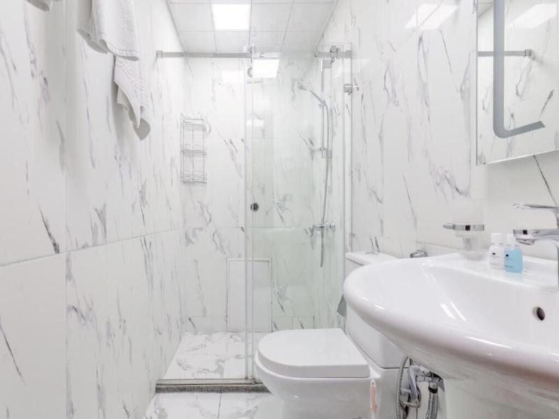 Deluxe Ä°nn Hotel Baku image