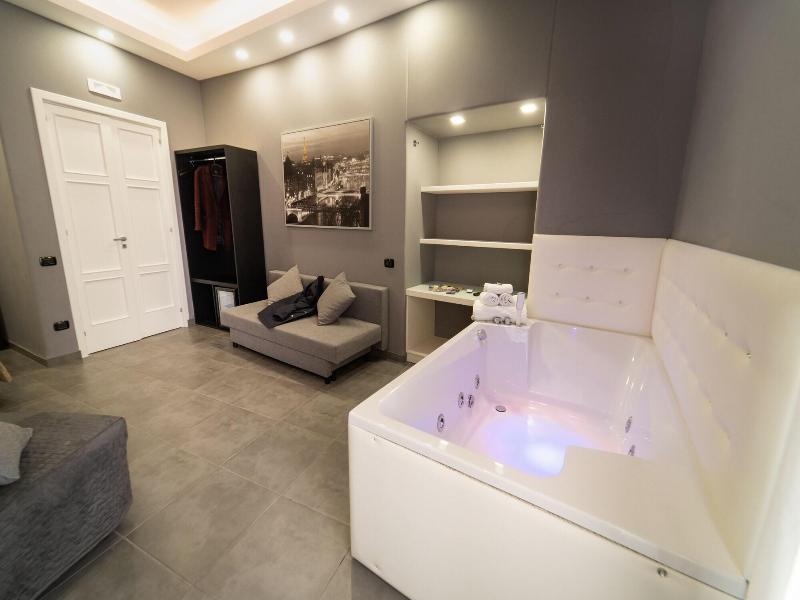 H.r. Boutique Porto Napoli Centro By Clapa Group image