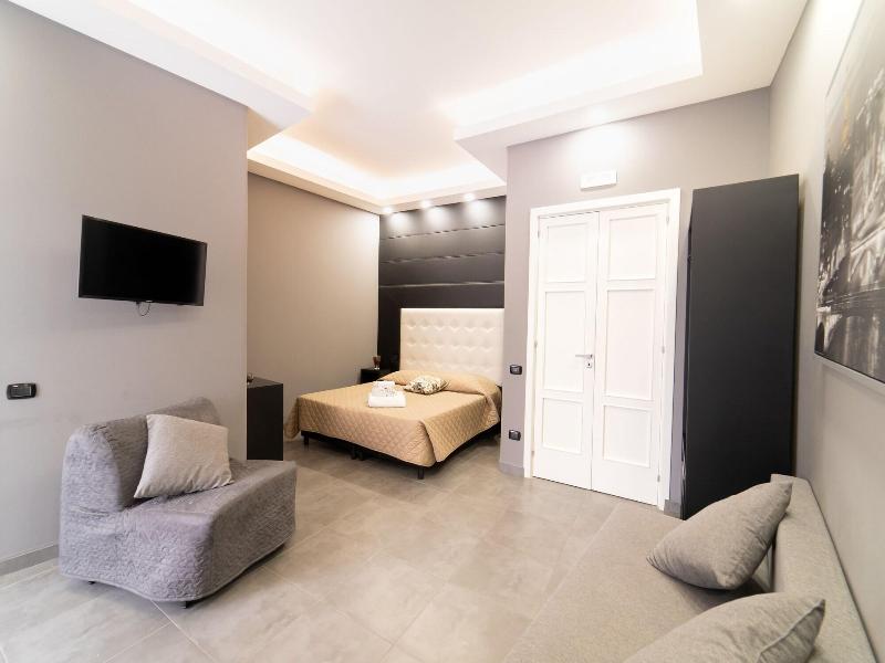 H.r. Boutique Porto Napoli Centro By Clapa Group image