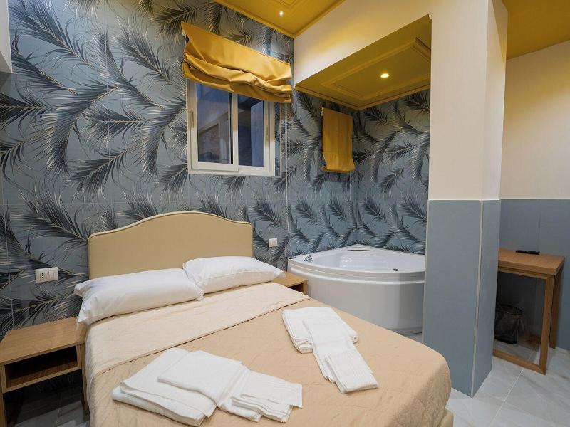 H.r. Boutique Porto Napoli Centro By Clapa Group image