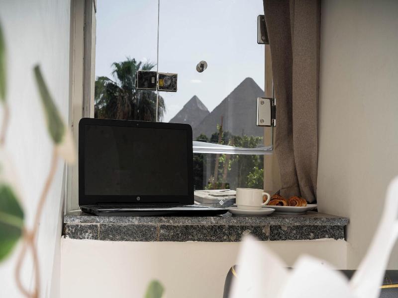 Camel Pyramids View Inn image