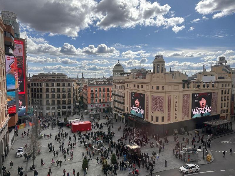 Ã‰xito En Madrid image
