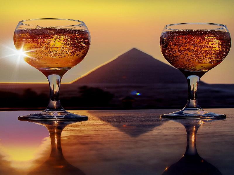 Tut & Pyramids View image