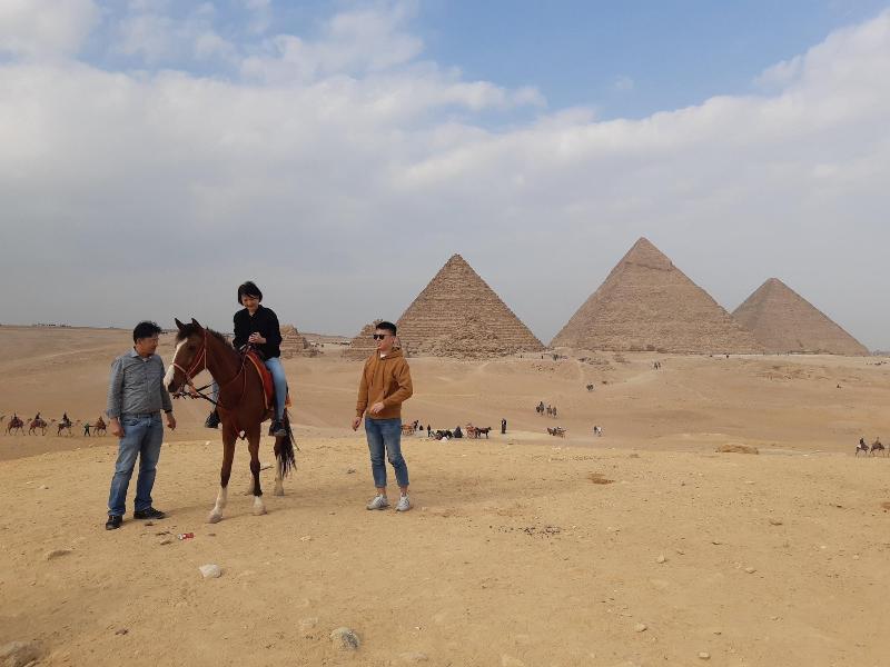 Tut & Pyramids View image