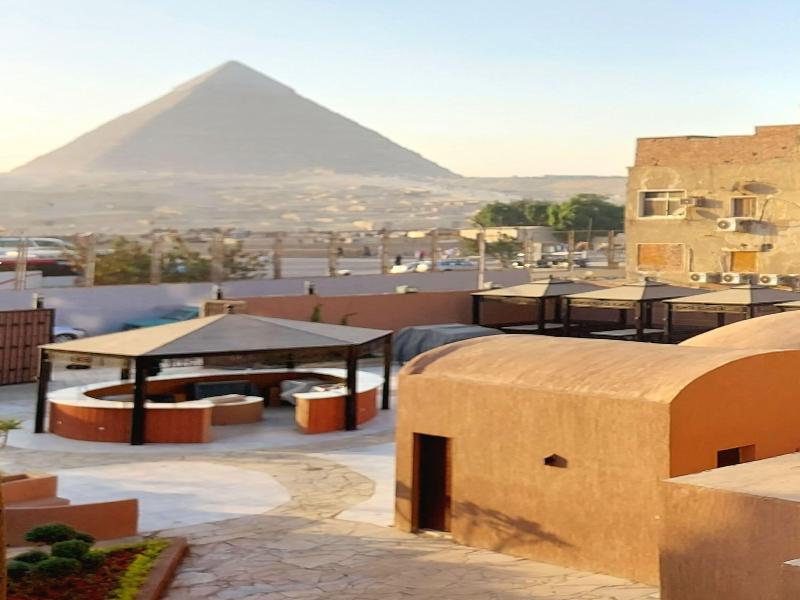 Tut & Pyramids View image