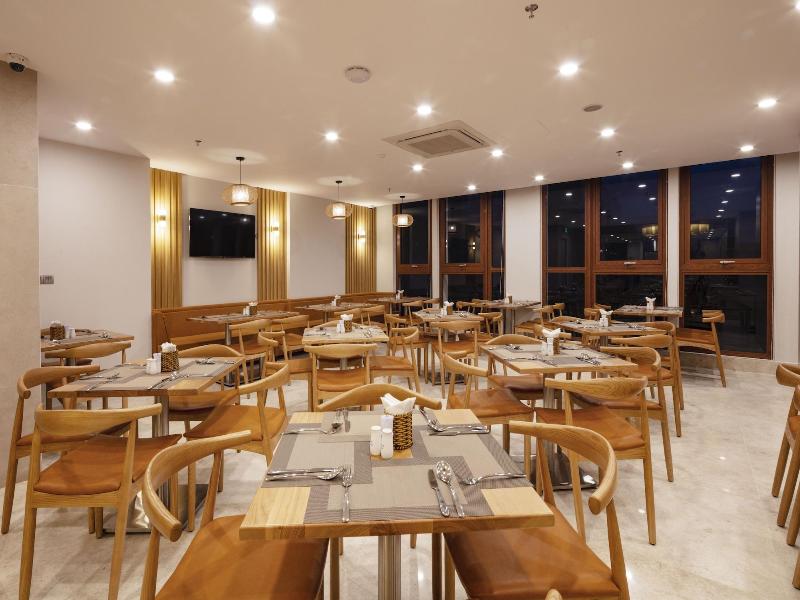 Sunkiss Hotel image